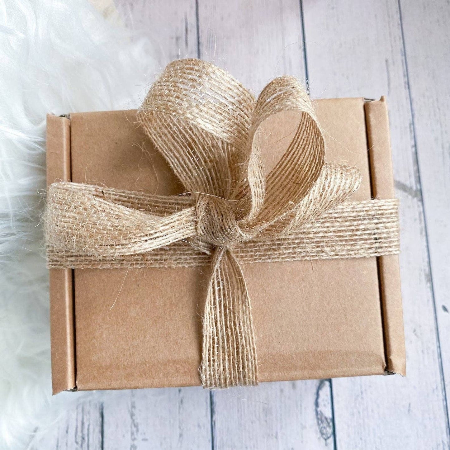 Here's to New Beginnings Scented Candle Gift Set for new job: White with wooden lid / Fig & Lotus