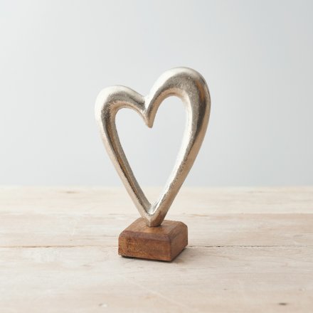 Silver Metal Heart On Base 11x05x17 cm