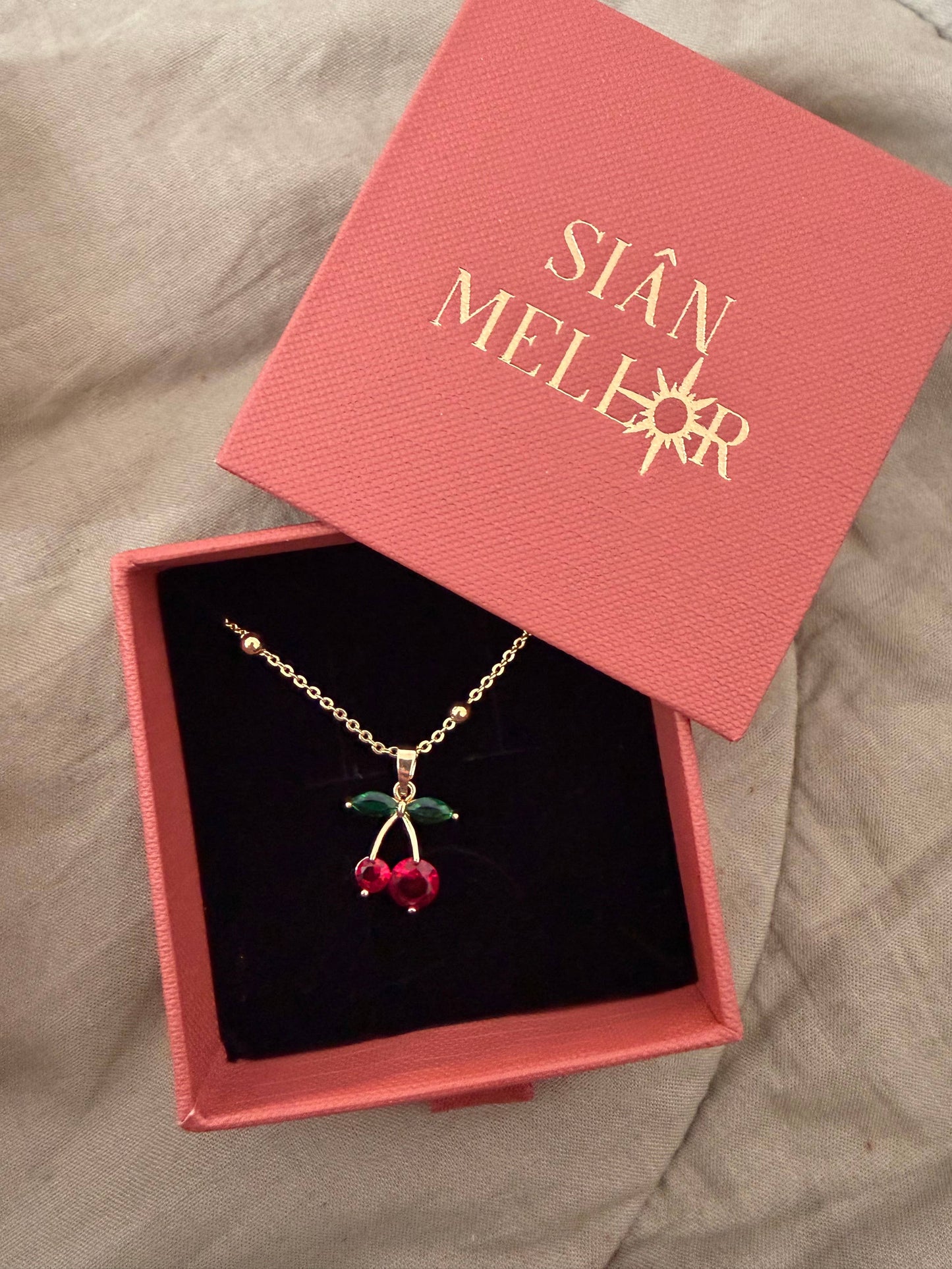Cherry necklaceĀ : Tourmaline