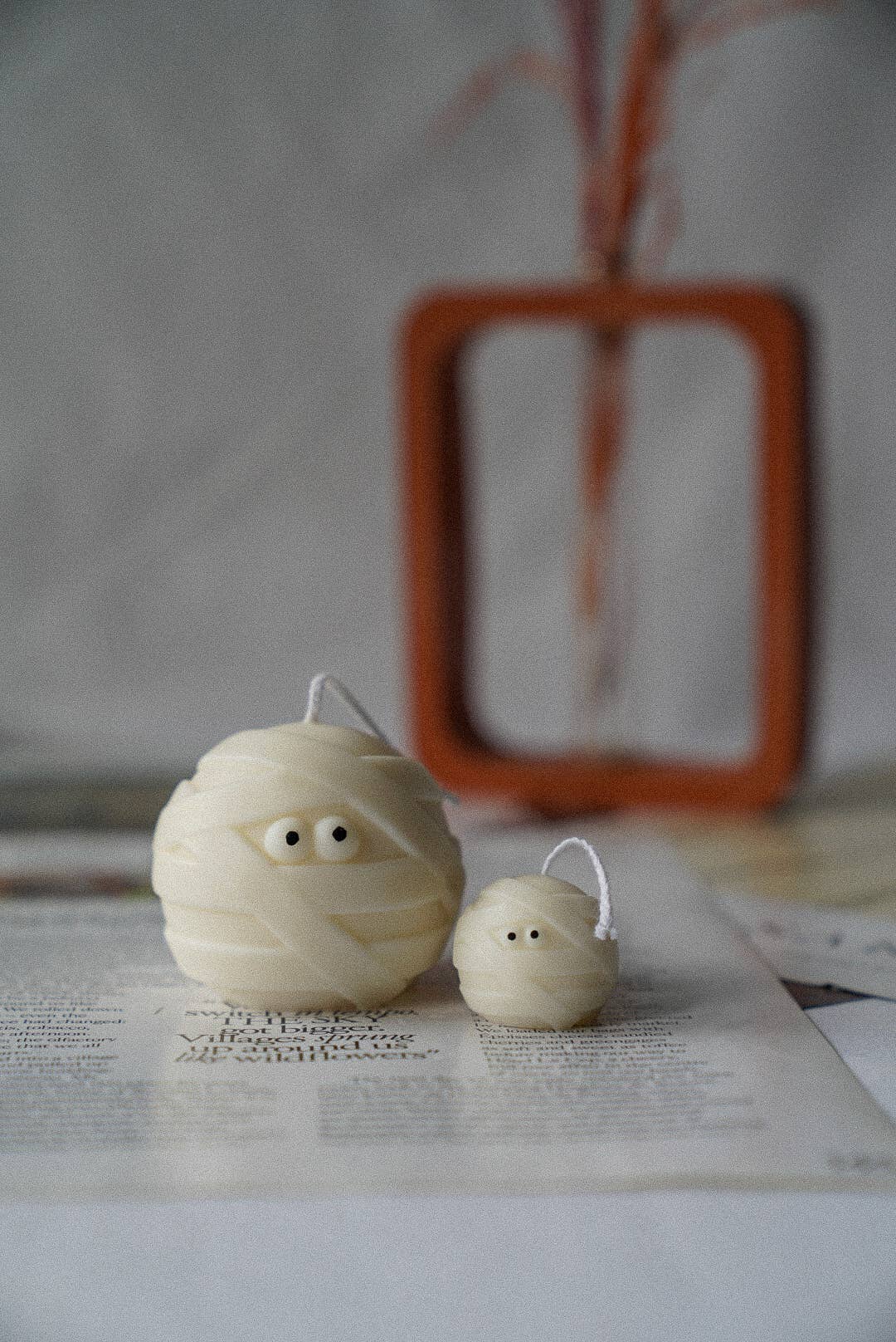 Mummy Candle Duo, Halloween Decoration, Autumn Table Decor: Ivory / Baked Apple