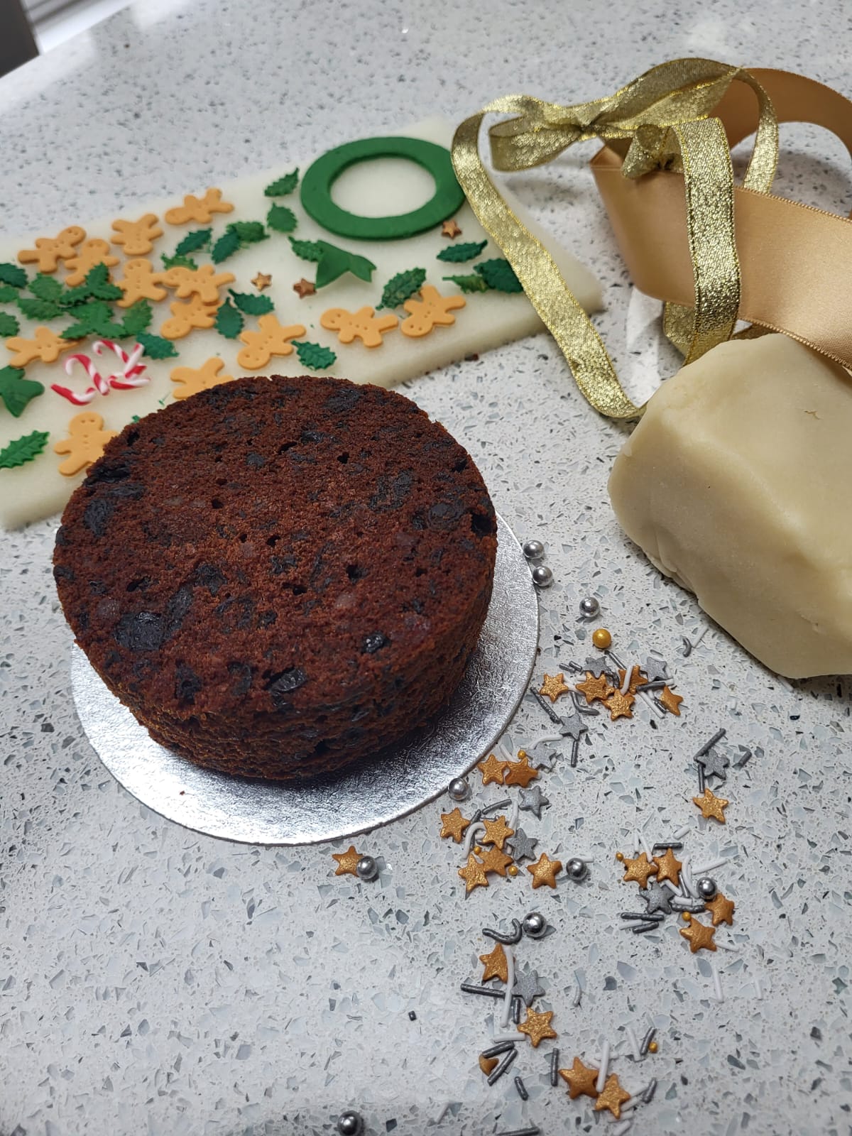 Decorate a Mini Christmas Cake Tuesday 9th December 6pm - 8pm