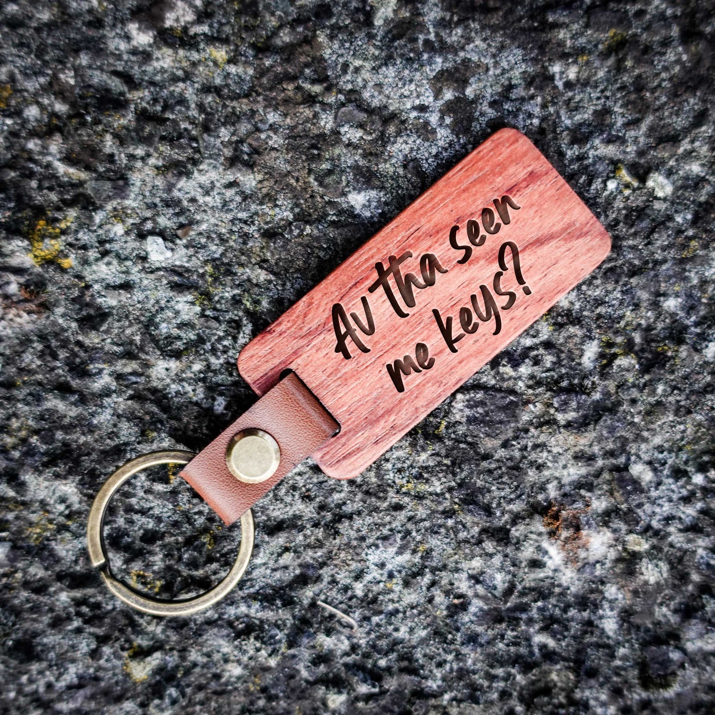 Yorkshire Sayings Funny Wooden Keyrings: Av tha seen me keys?
