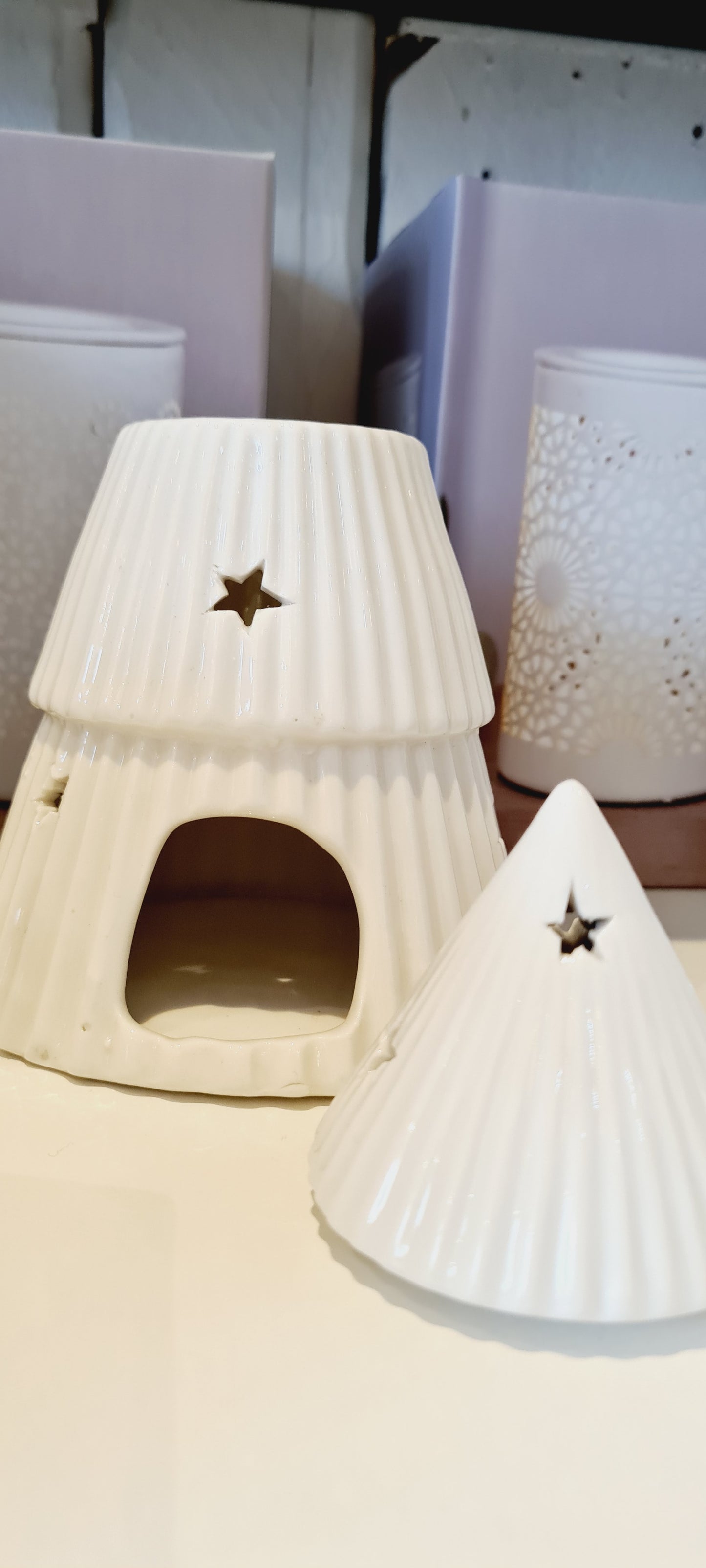 White Christmas Tree Oil Burner, 18.2cm