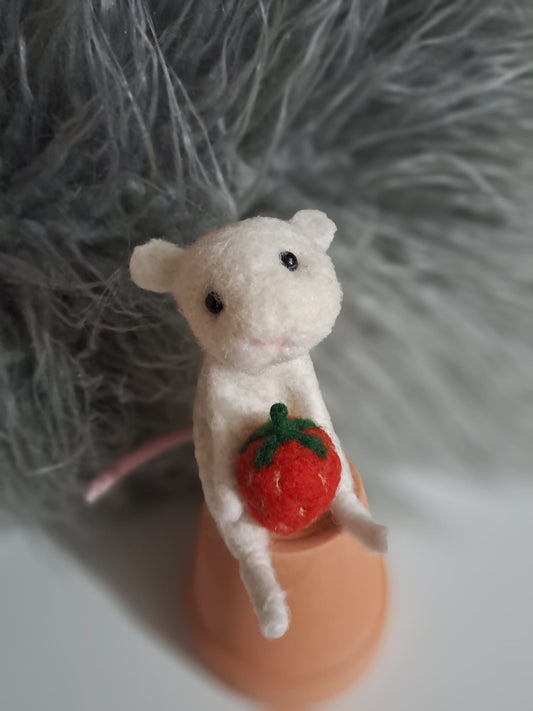 Jo Beau Mouse with Strawberry