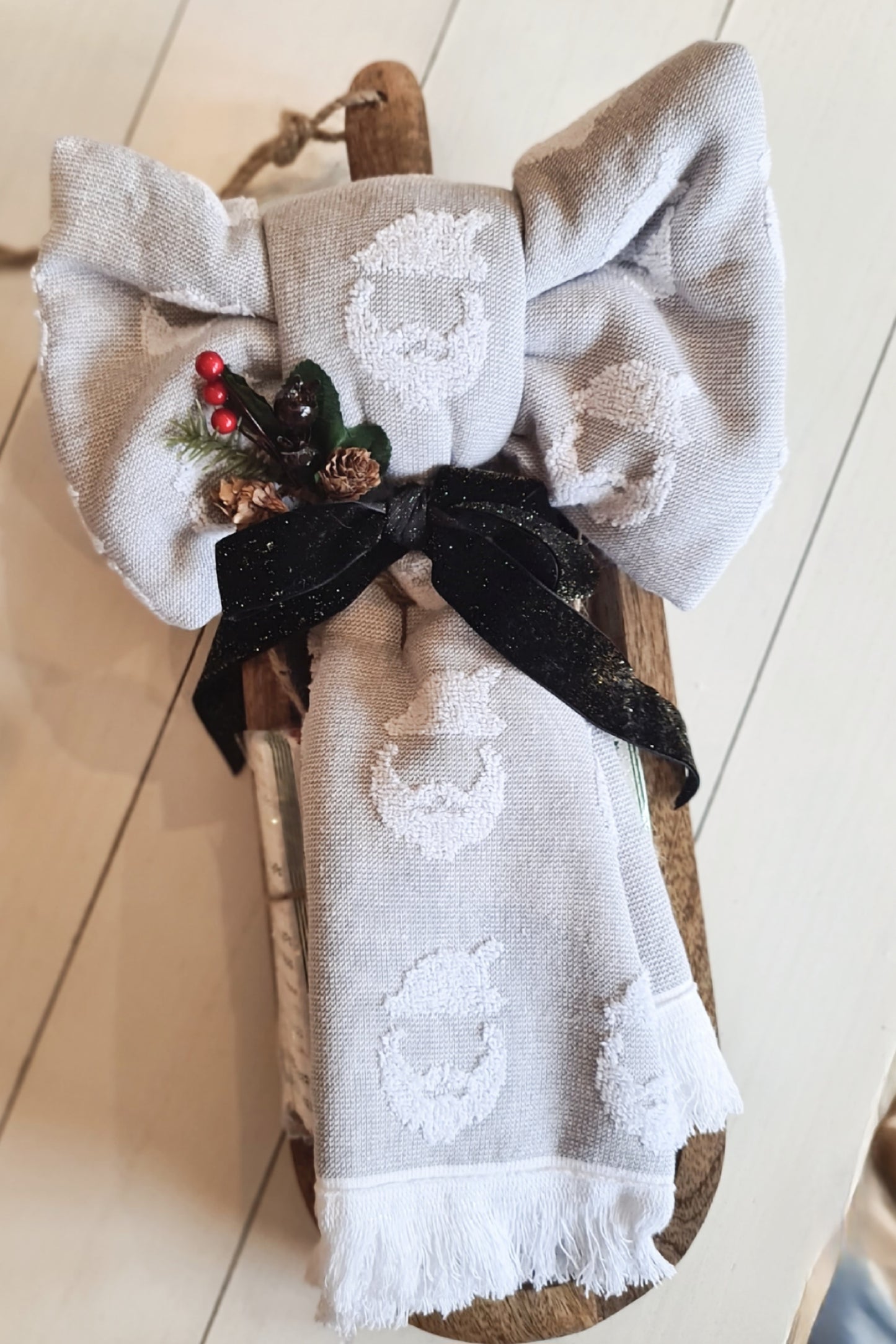 Serving Board, set of 2 tea towels and a pack of festive napkins