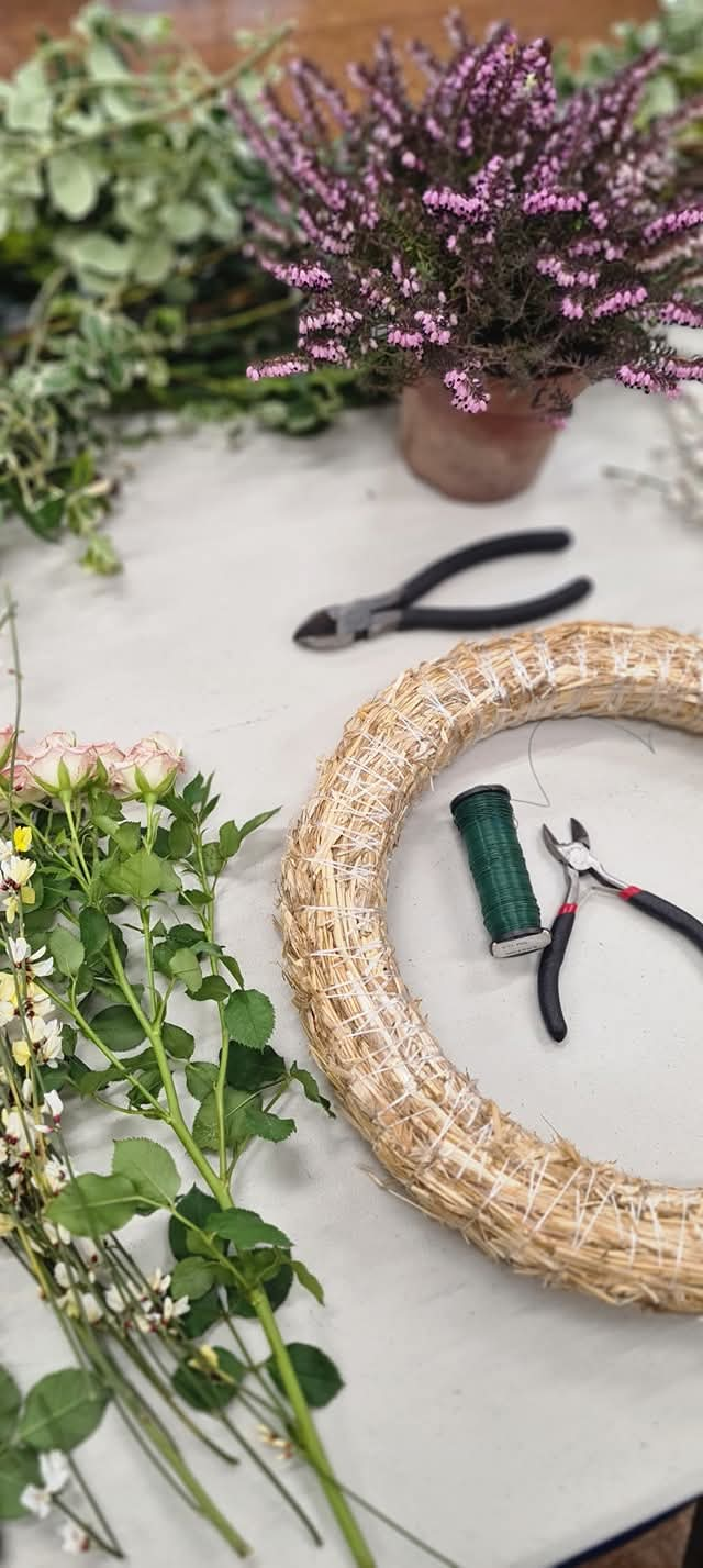 Wreath Making Workshop Sunday 06.04.25 11-1 *DEPOSIT ONLY*