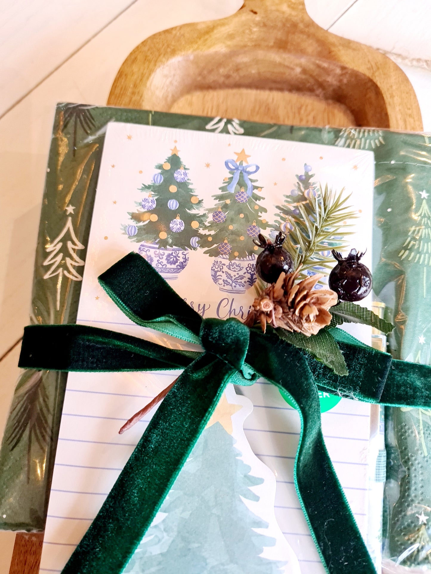 Serving Board, note pad and a pack of festive napkins
